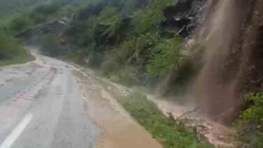 trabzon bayburt karayolunda ulasima sel engeli 2eyRCPth