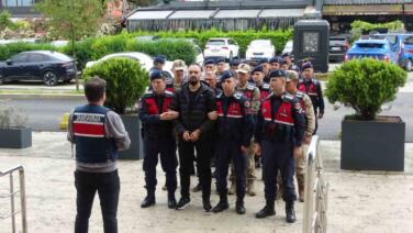 trabzon merkezli 5 ilde dolandiricilik operasyonunda gozaltina alinan 12 kisi adliyeye cikartildi Vyc1Hx6N