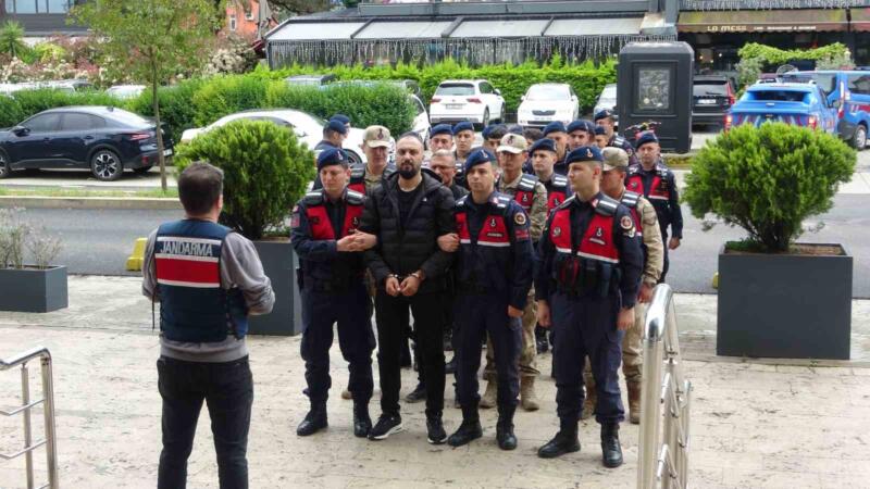 trabzon merkezli 5 ilde dolandiricilik operasyonunda gozaltina alinan 12 kisi adliyeye cikartildi Vyc1Hx6N