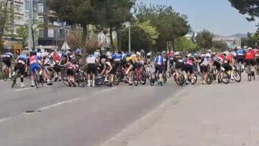 uluslararasi samsun gran fondo yarisinda korkutan kaza 2 yarali I4SCUOrr