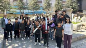 universite ogrencilerinin yazip sahneledigi oyun miniklerden buyuk alkis topladi 5EsH2VbI