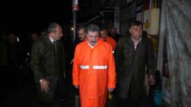 vali tavlidan sel aciklamasi can kaybi ve yaralanma yok is yerlerinde zararlar mevcut 3FNSz4kd