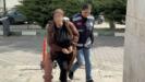 yegeninin altinlarini calip kendine otomobil alan teyze tutuklandi OSMb3mX9