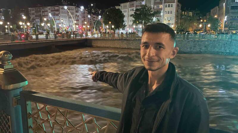 yesilirmakta su seviyesi yukseldi vatandaslar tehlikeye ragmen kopruye akin etti gxBwalDj