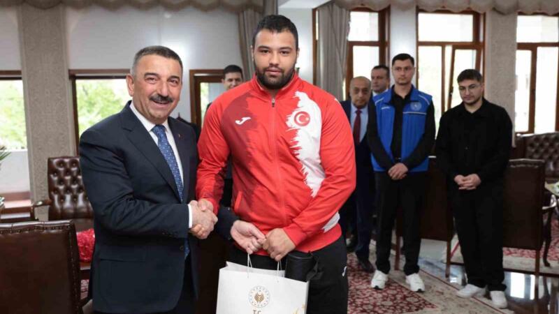 zonguldakta genclerden valilige ziyaret q4vmTxdV