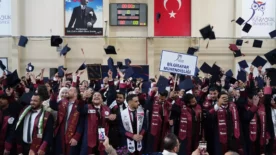 Bilgisayar ve Bilisim Bilimleri Fakultesi ilk mezunlarini verdi