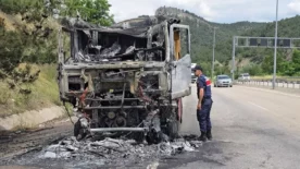 Seyir halindeki tir alev topuna dondu2