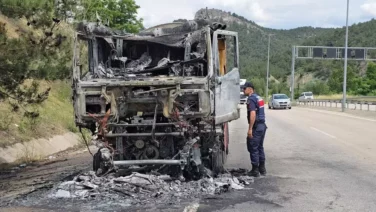 Seyir halindeki tir alev topuna dondu2