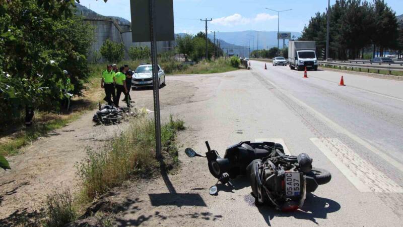 amasyada motosikletler carpisti 2 yarali MdwDCEa6