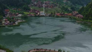 baskan genc marjinal bir grup trabzon turizmini trabzona gelen turistleri yargilamak istiyor 9Zhfgdfk