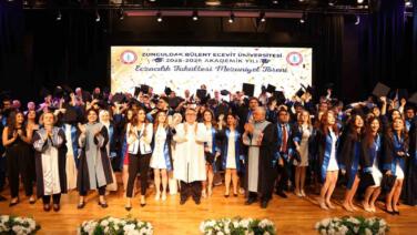 beunda gelecegin eczacilari mezuniyet sevinci yasadi 67xcZRHF