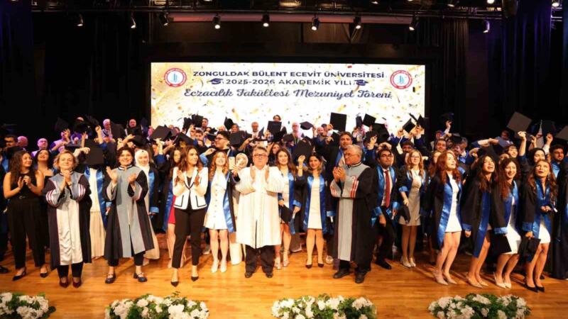 beunda gelecegin eczacilari mezuniyet sevinci yasadi 67xcZRHF