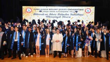 beunda gelecegin yoneticileri mezuniyet coskusu yasadi d7NtElTT