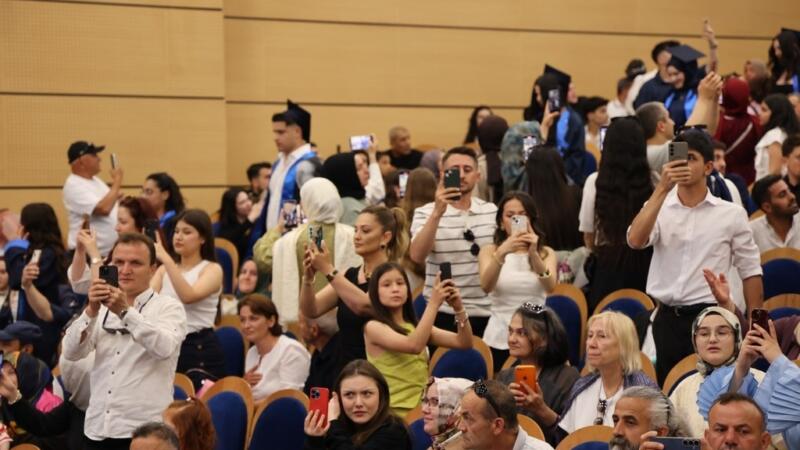 beunda saglik ordusunun yeni neferleri mezuniyet coskusu yasadi Gh3h837n