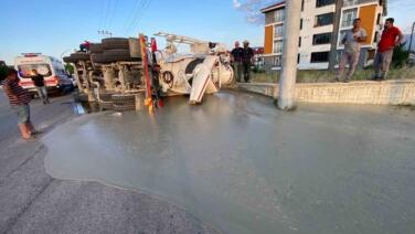 boluda beton mikseri devrildi 1 yarali 7e3DRR7B