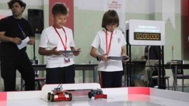 boluda ogrenciler tasarladiklari mini robotlarla yaristi qGpdeIQ6