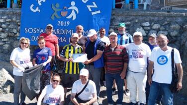 catalagzi omeragzi sahilinde genis katilimli temizlik seferberligi IFjGh4vk