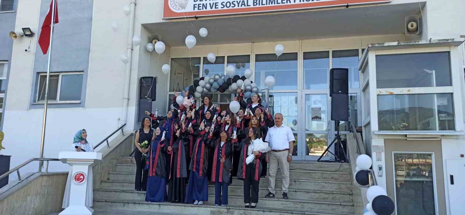 devrekte imam hatiplilerden mezuniyet sevinci