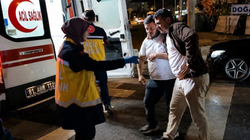 duzcede trafik kazasi 5 yarali Bt9tapLC