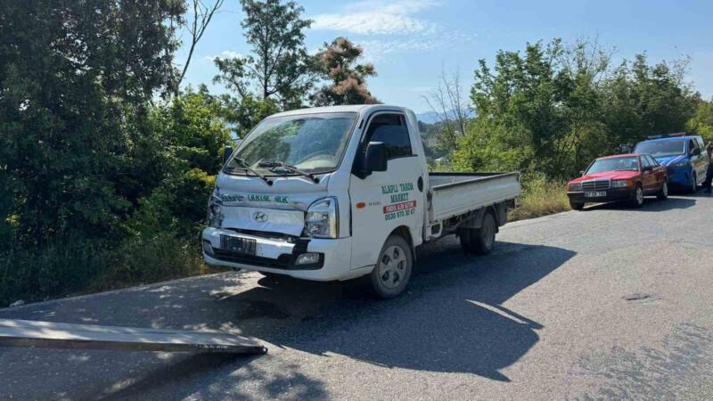 freni bosalan kamyonet tarim aracina carpti 1 yarali Fhas5vVz
