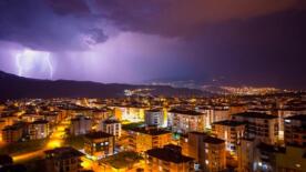geceyi aydinlatan simsekler gorsel solen sundu mOL29AFA