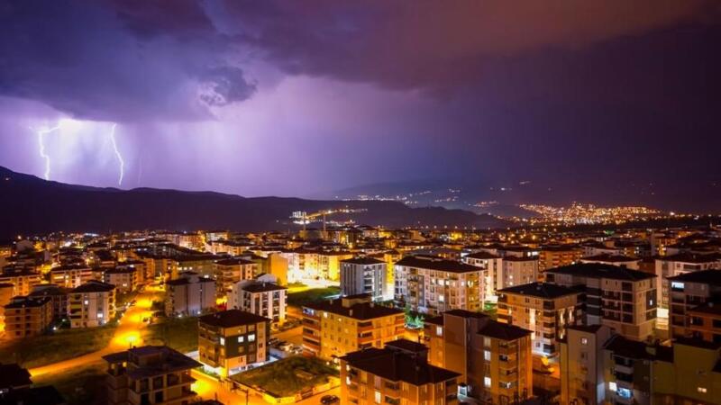 geceyi aydinlatan simsekler gorsel solen sundu mOL29AFA