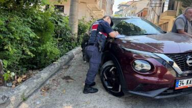 geri kayan otomobil agaca carpi 3 yarali OLu3I4C3