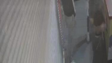 icecek hirsizligi guvenlik kamerasinda kJgL3HIy