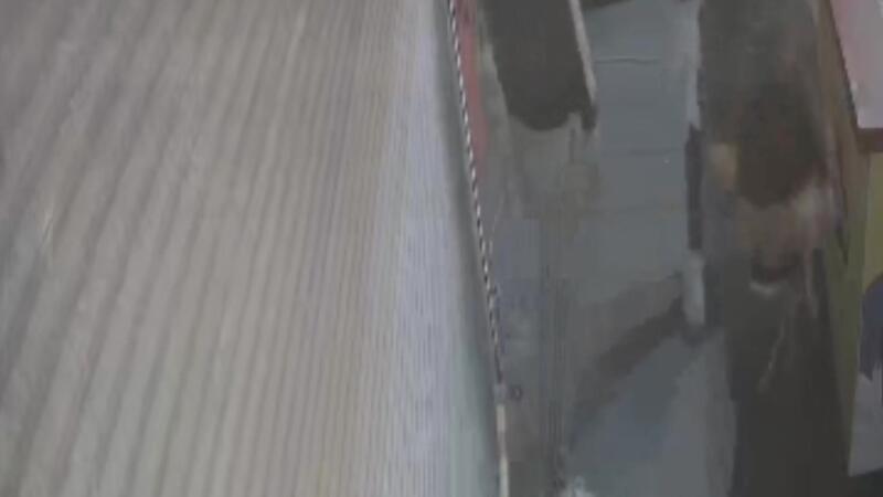 icecek hirsizligi guvenlik kamerasinda kJgL3HIy