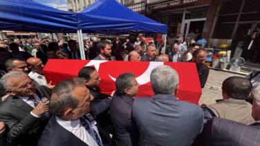 kalp krizine yenik dusen vali yardimcisi senol esmer memleketi trabzonda topraga verildi gcxnvkcW