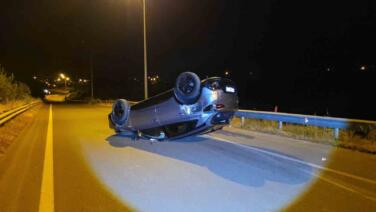 kamyon ve otomobile carpan arac takla atti 2 yarali jTzHZg2d