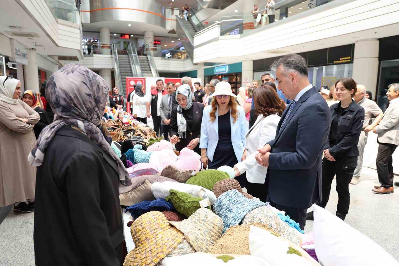 karabukte kursiyerlerinin el emegi urunleri sergilendi G4AgUbDJ