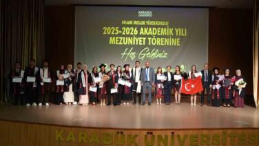 karabukte meslek yuksekokullarinda mezuniyet coskusu JLOdTz2g