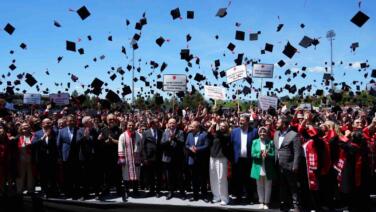 kastamonu universitesinde 4 binden fazla ogrenci mezuniyet coskusu yasadi DB3xGhiZ