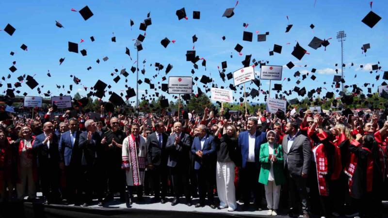 kastamonu universitesinde 4 binden fazla ogrenci mezuniyet coskusu yasadi DB3xGhiZ