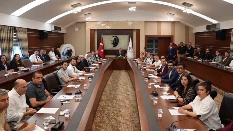 kbude sosyalfeste emek veren akademik ve idari personel onurlandirildi 4SlJVKGc