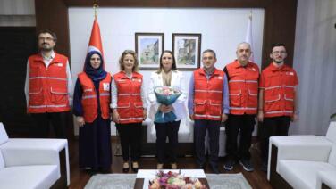 kizilaydan vali nurtac arslana tesekkur KPD4flJe
