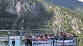 ogrenciler 450 metre yuksekteki seyir terasi ve kanyonu gezdi YHZcLbgy
