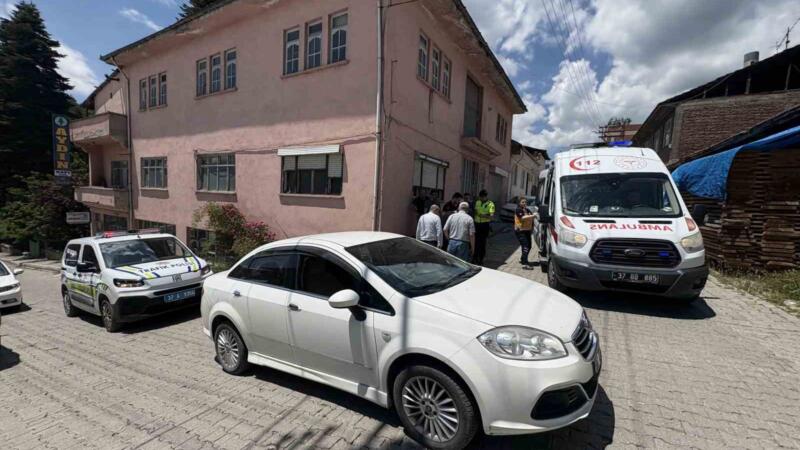 oyun oynarken yola atlayan cocuga otomobil carpti 6vs6HS3e