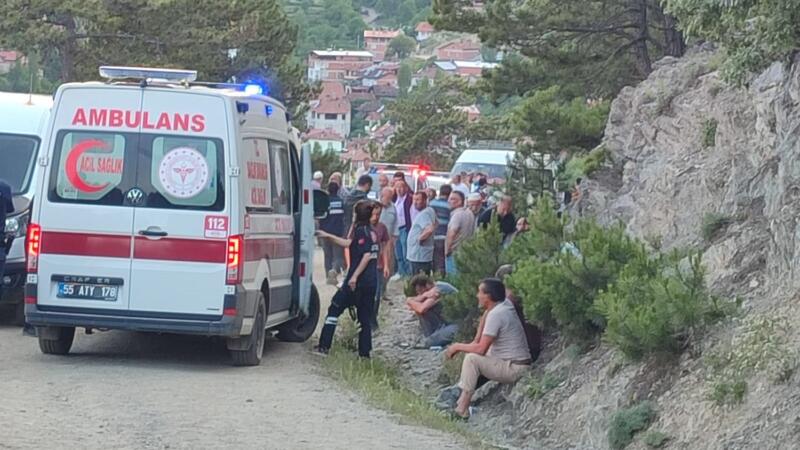 samsunda traktor ucuruma yuvarlandi 1 olu 1 yarali G1Q3lxHK