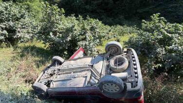 takla atan otomobilden sag cikti fkIbeA1U