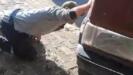 tokatta aracin motor kismina giren yilani itfaiye ekipleri kurekle yakaladi xzVGmxZz