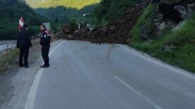 trabzon bayburt karayolu heyelan nedeniyle ulasima kapandi 34lPC831