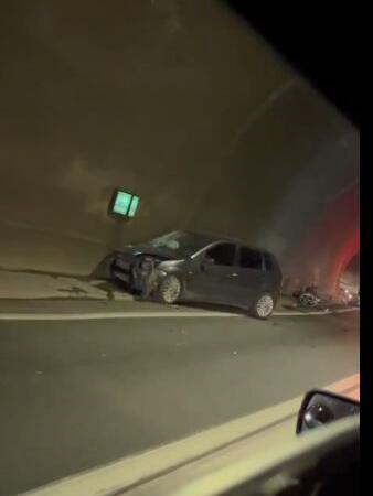 tunelde feci kaza motosiklet surucusu hayatini kaybetti RLwx6jlq
