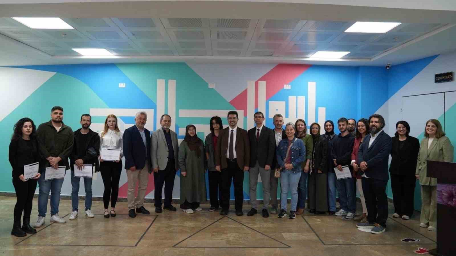 universiteli gencler okul duvarlarini sanatla bulusturdu Gp6AS5Mr