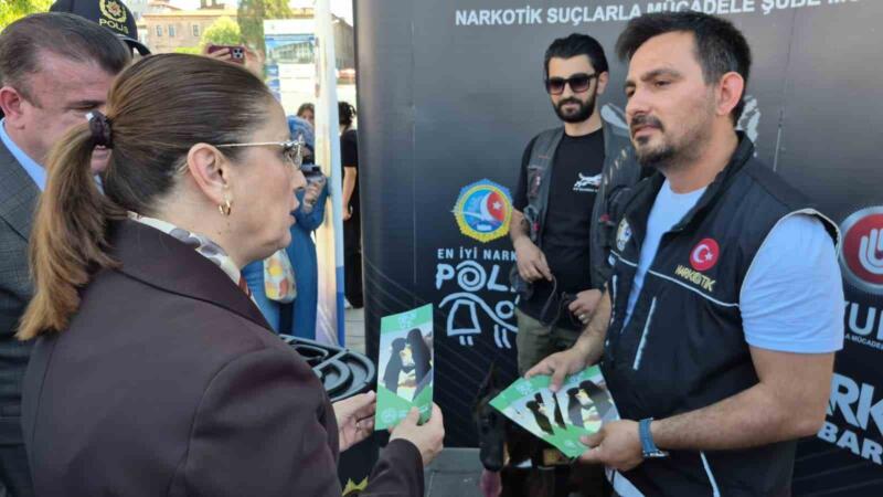 vali cocuklarla cizgi film izledi dijital bagimliliga karsi uyardi HwOcnjvp