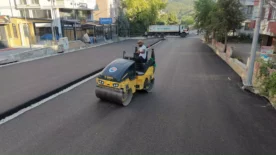 100. Yil Mahallesi 1010. Caddede asfalt serimine baslandi