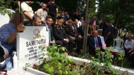 15 temmuz sehitlerinden samet uslu sehadetinin 10 yilinda kabri basinda dualarla anildi Bj8hSe1b