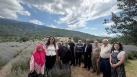 Huzurevi sakinlerine lavanta bahcesinde huzur dolu gun2