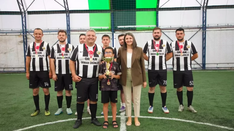 Ovacikta Kurumlar Arasi Futbol Turnuvasi tamamlandi2